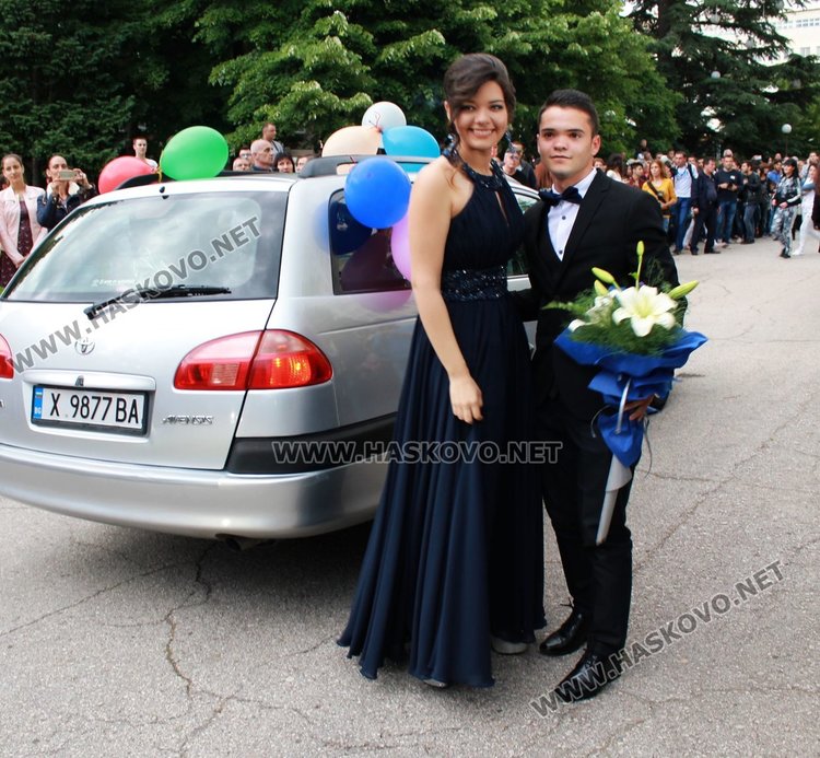 ПМГ "Иван Вазов" изпрати 64 абитуриенти от випуск 2017