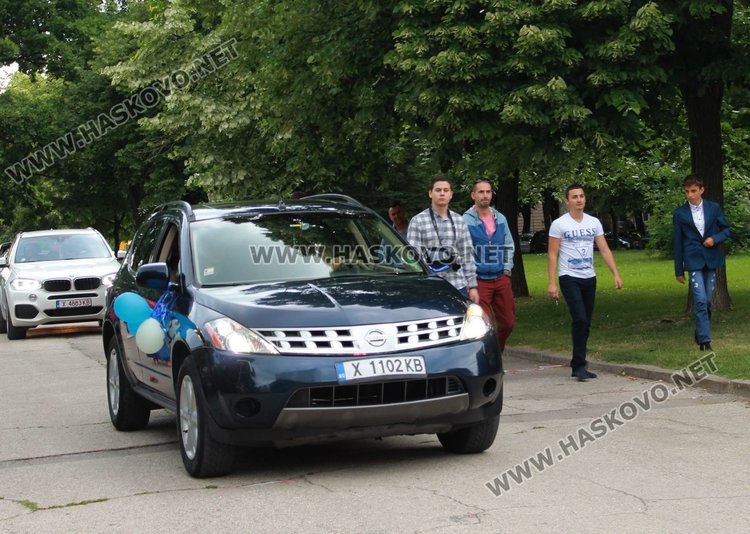 ПМГ "Иван Вазов" изпрати 64 абитуриенти от випуск 2017