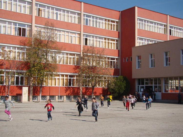 Славейковци спечелиха награди от конкурса  „На учителя с любов“