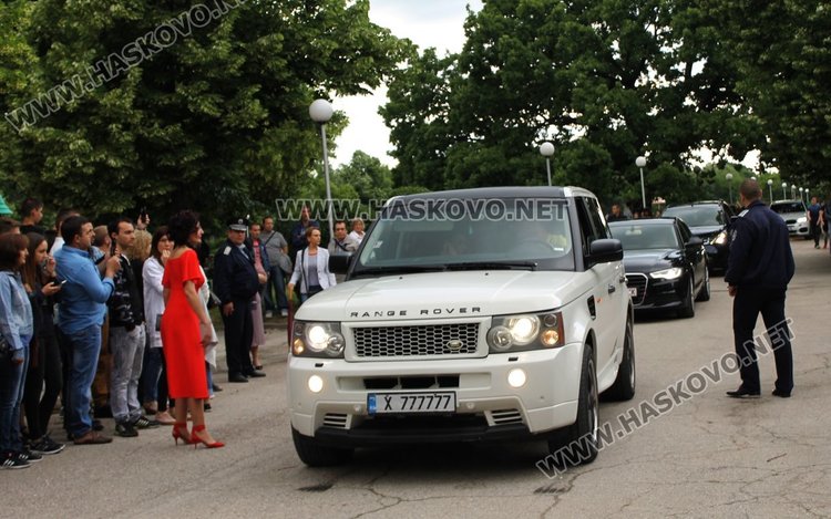 ПМГ "Иван Вазов" изпрати 64 абитуриенти от випуск 2017