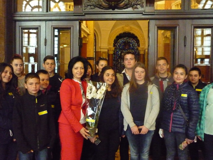 Смолянски деца пяха православни песнопения в София