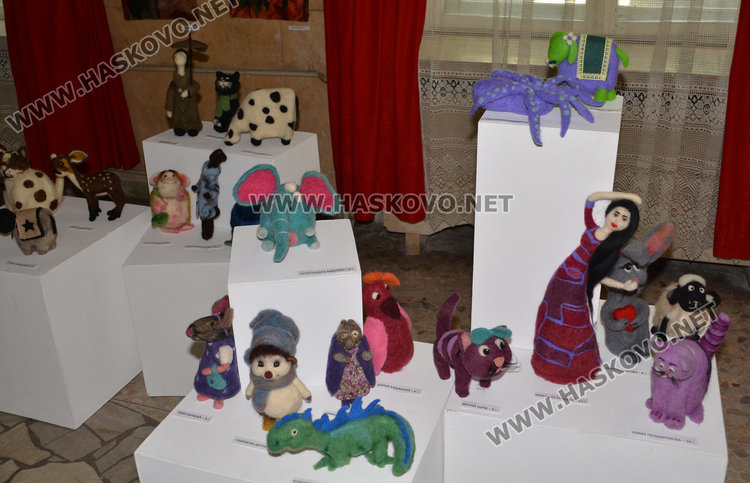 „Два нюанса“ и „ Колорит“ в красива изложба в „Заря“