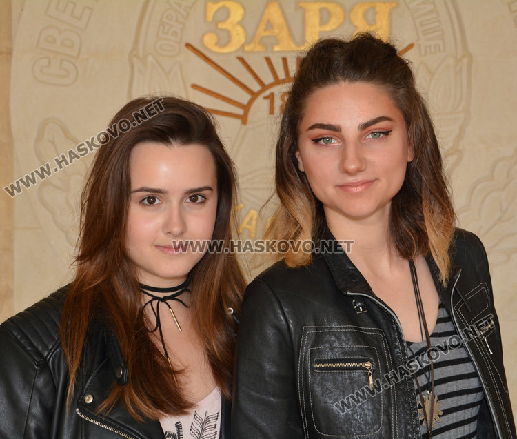 Два нюанса: Анита Камбурова/вляво/ и Хелена-София Христозова