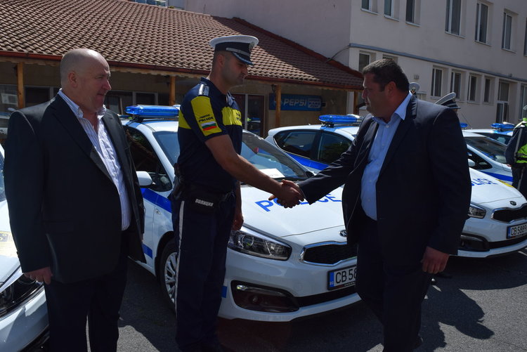 Полицията ни с 8 нови автомобила,водосвет бе отслужен в Кърджали за безаварийна работа