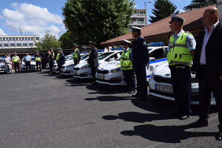 Полицията ни с 8 нови автомобила,водосвет бе отслужен в Кърджали за безаварийна работа