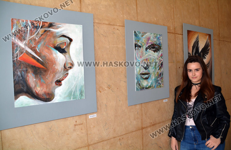 „Два нюанса“ и „ Колорит“ в красива изложба в „Заря“