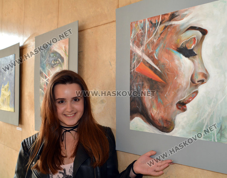 „Два нюанса“ и „ Колорит“ в красива изложба в „Заря“