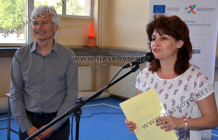 Директорът на училище „Христо Смирненски“ вече знае защо малките искат да са като него