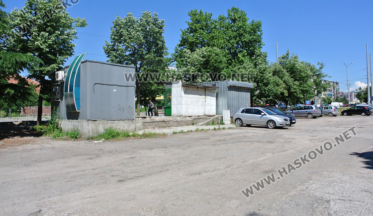 Три блока скачат срещу строеж на магазини, ядат им паркинга