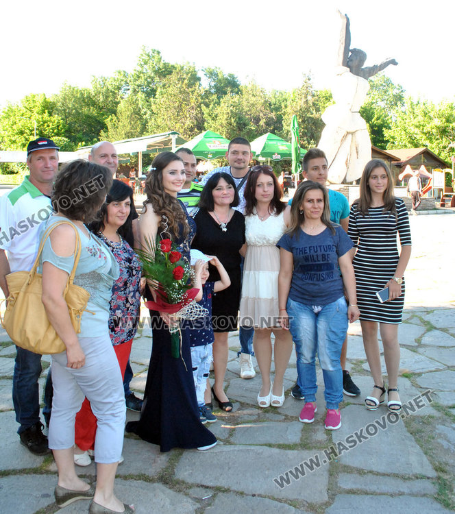 Абитуриентите на „Паисий“ закриха сезона на баловете в Хасково