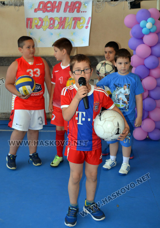 Директорът на училище „Христо Смирненски“ вече знае защо малките искат да са като него