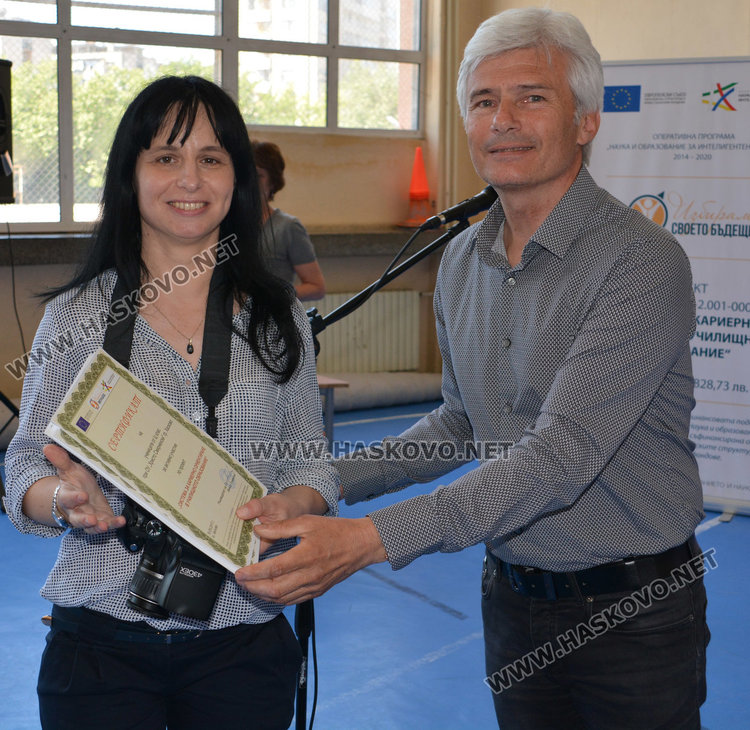 Директорът на училище „Христо Смирненски“ вече знае защо малките искат да са като него