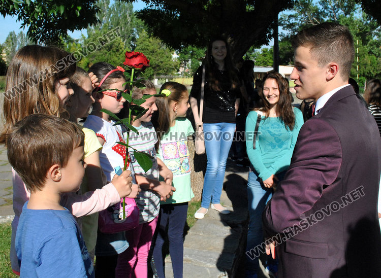 Абитуриентите на „Паисий“ закриха сезона на баловете в Хасково
