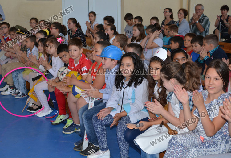 Директорът на училище „Христо Смирненски“ вече знае защо малките искат да са като него