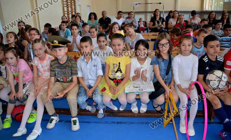 Директорът на училище „Христо Смирненски“ вече знае защо малките искат да са като него