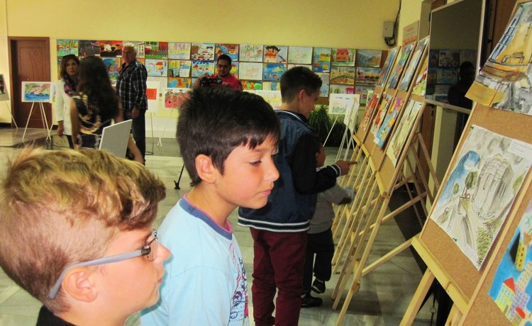 Деца със специални потребности с награди от областен конкурс за рисунка