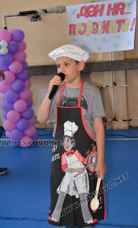 Директорът на училище „Христо Смирненски“ вече знае защо малките искат да са като него