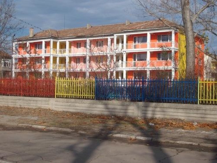 Трима младежи са заподозрени за взломна кражба от детска градина