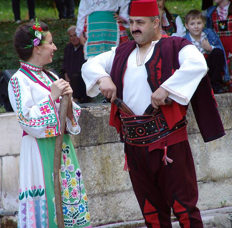 Деца спасяват Извора на Белоногата с фолклорен празник край Харманли