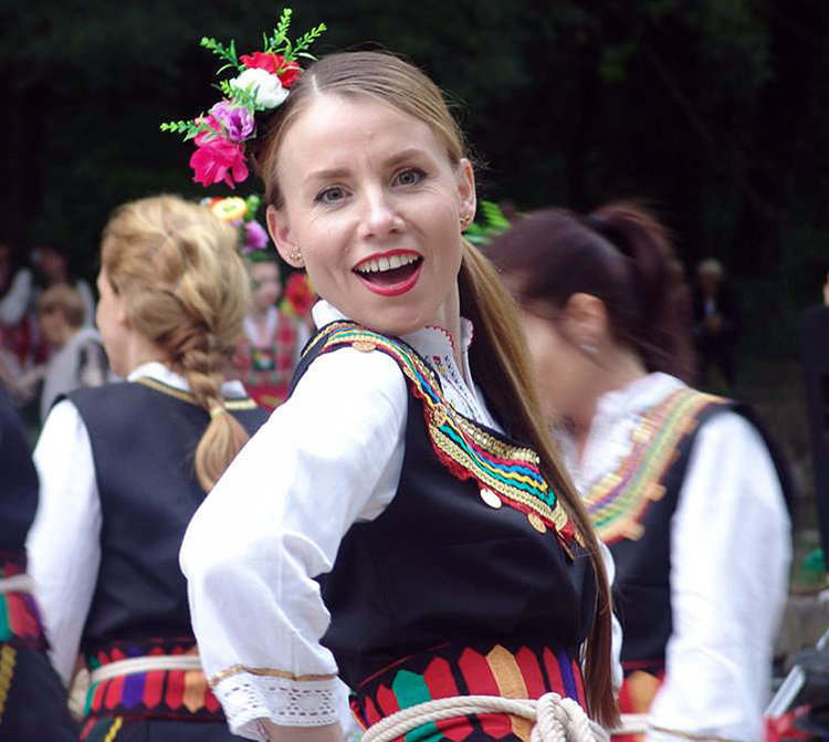 Деца спасяват Извора на Белоногата с фолклорен празник край Харманли