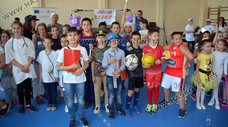 Директорът на училище „Христо Смирненски“ вече знае защо малките искат да са като него