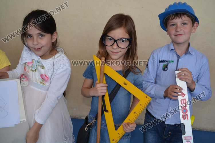 Директорът на училище „Христо Смирненски“ вече знае защо малките искат да са като него