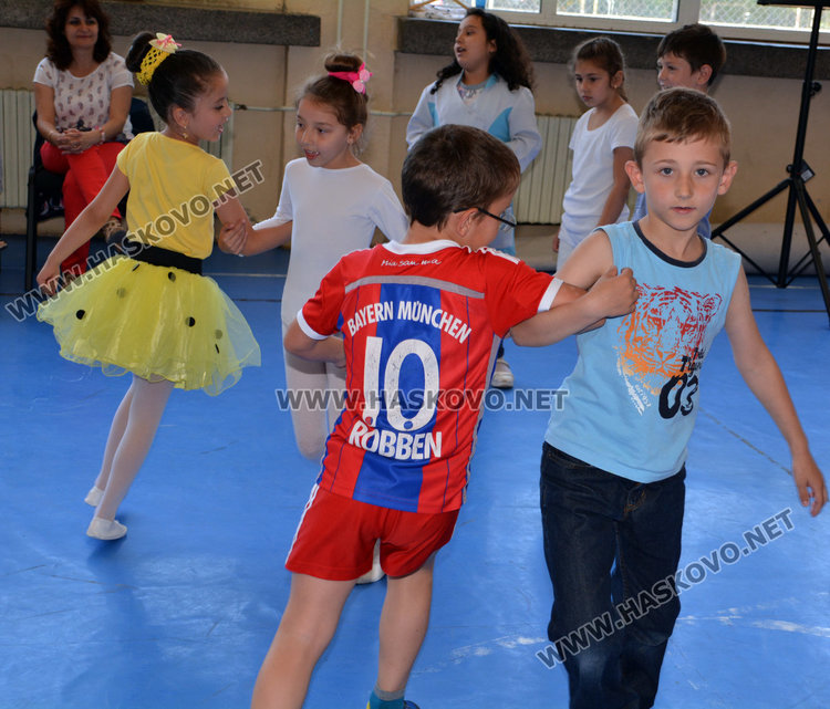 Директорът на училище „Христо Смирненски“ вече знае защо малките искат да са като него