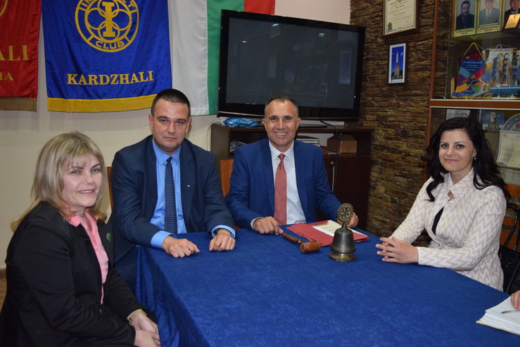 Домакин и гости