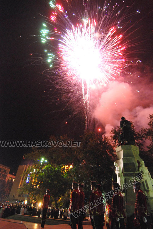 Зарята за Ботев на първи юни, дарителите за Незнайния воин - на мемориална плоча