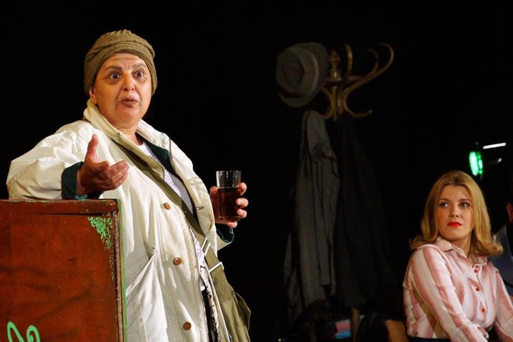 Самодейците на Ивайловград препълниха залата за театрална премиера