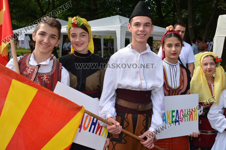 2000 деца от 6 държави в етнофеста в Минерални бани
