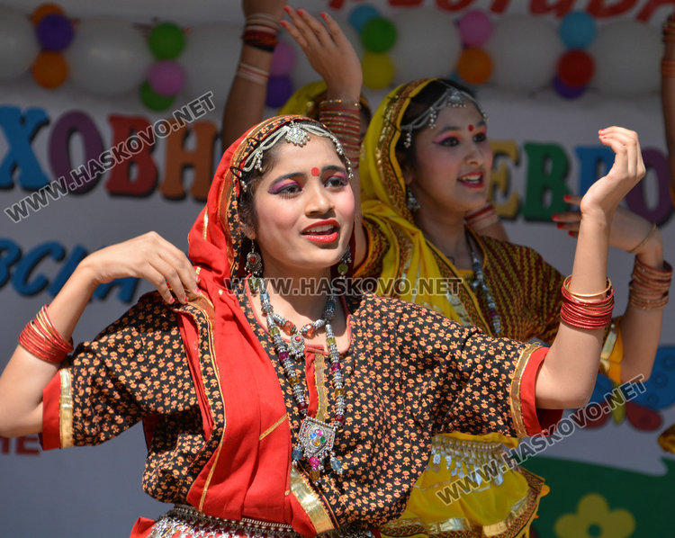 2000 деца от 6 държави в етнофеста в Минерални бани