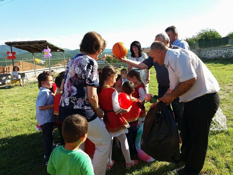 Заместник-кметът Салим се върна в детска градина, празнуваща рожден ден