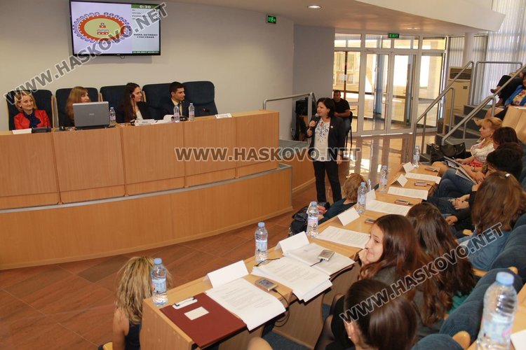 Общински ученически съвет реши да възстанови басейна до "Кораба"