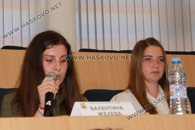 Общински ученически съвет реши да възстанови басейна до "Кораба"