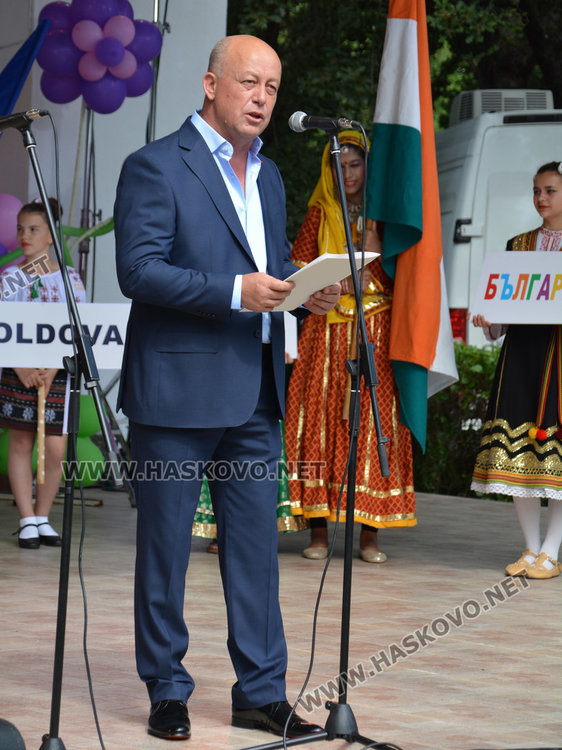 2000 деца от 6 държави в етнофеста в Минерални бани