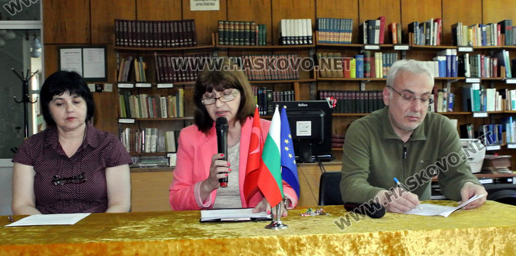 200 картички и 300 вестника влизат в дигитален каталог