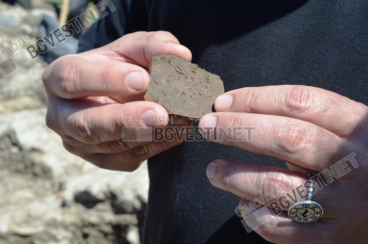 Професор Овчаров разкопава средновековна църква, нарекли я Църквата на усойниците
