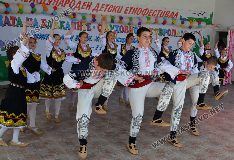 2000 деца от 6 държави в етнофеста в Минерални бани