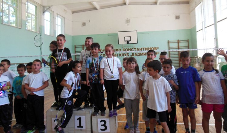 34 първокласници участваха в турнира по бадминтон