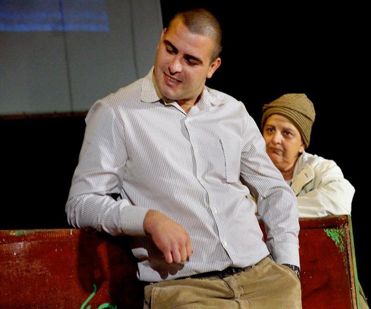 Самодейците на Ивайловград препълниха залата за театрална премиера