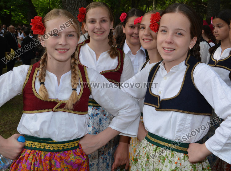 2000 деца от 6 държави в етнофеста в Минерални бани