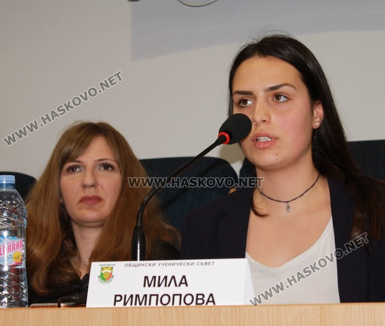 Общински ученически съвет реши да възстанови басейна до "Кораба"