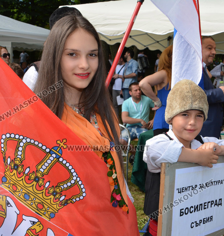 2000 деца от 6 държави в етнофеста в Минерални бани