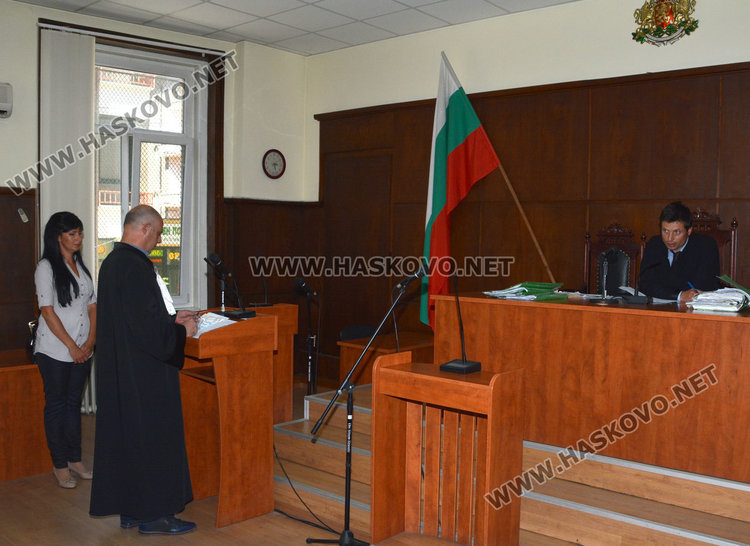 Нападната от кучета хасковлийка съди общината за 8000 лева