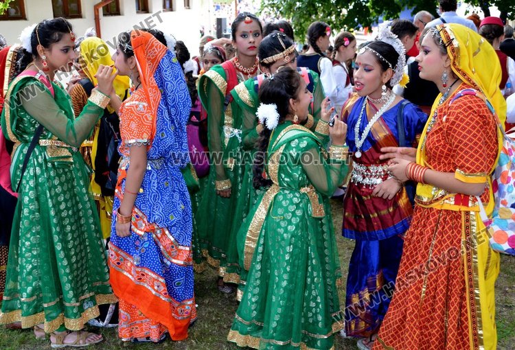 2000 деца от 6 държави в етнофеста в Минерални бани