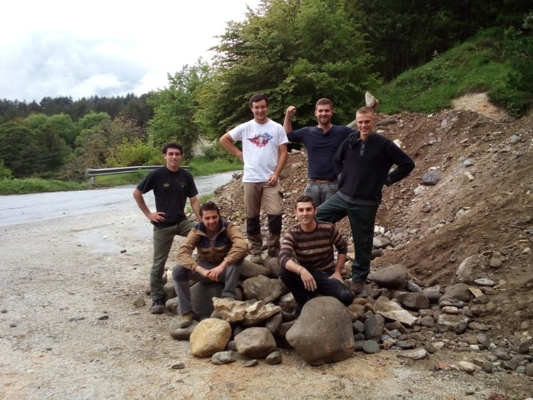 Френски колежани озеленяват в Смолян по проект на програма Еразъм+