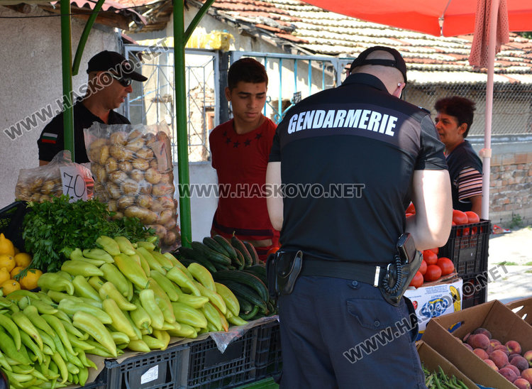 Жандармерия нахлу в Република, претърсва магазини и пазари
