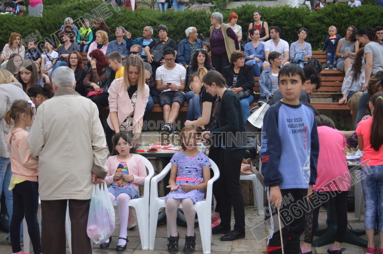 Дъждът развали първоюнския празник в Смолян