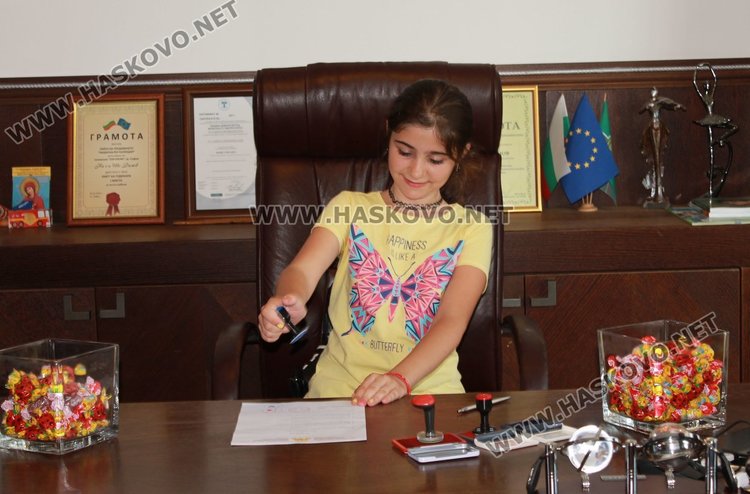 Деца превзеха кабинета на кмета Иво Димов на 1 юни